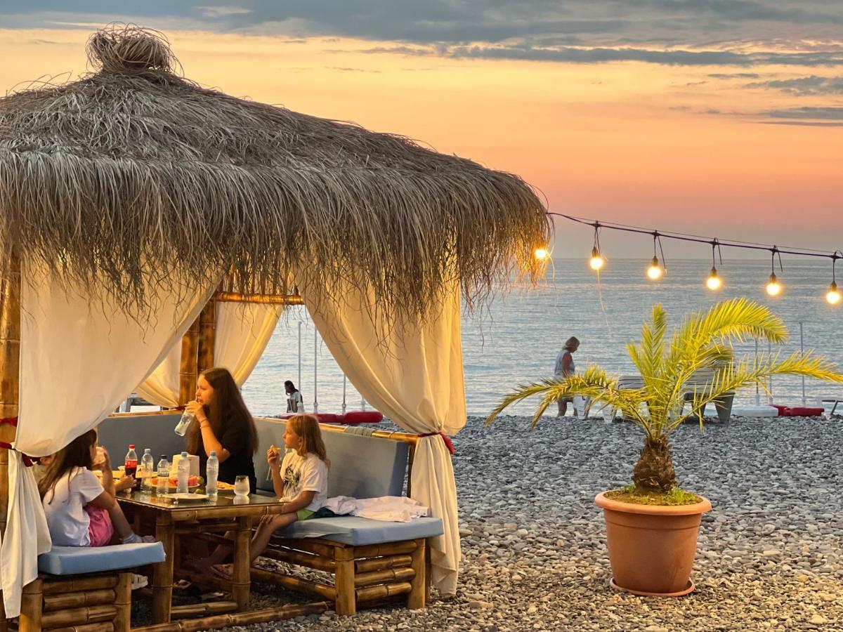 Kvariati Palma Hotel Екстериор снимка